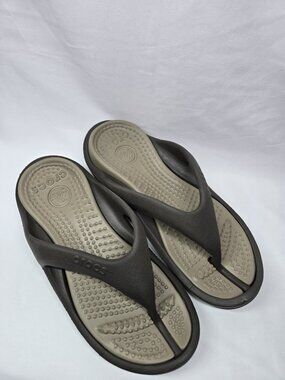 Crocs Unisex Athens Sandal Size 8 Womens / 6 Mens Brown/Beige Thong Flip Flops